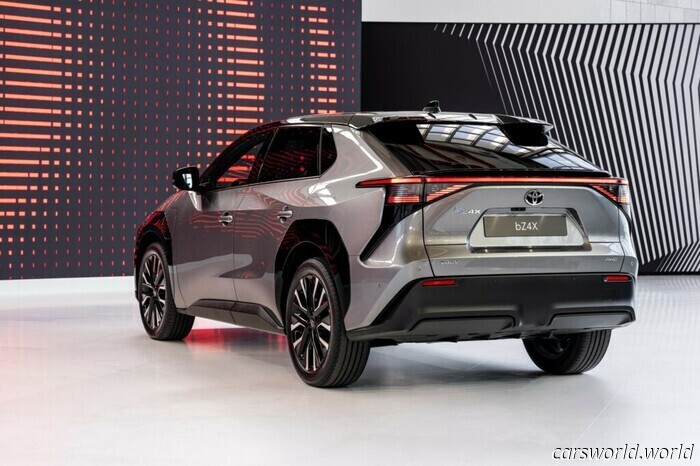 Tutti dicevano che Toyota fosse in ritardo con le auto elettriche, ora sta per diventarne leader | Carscoops